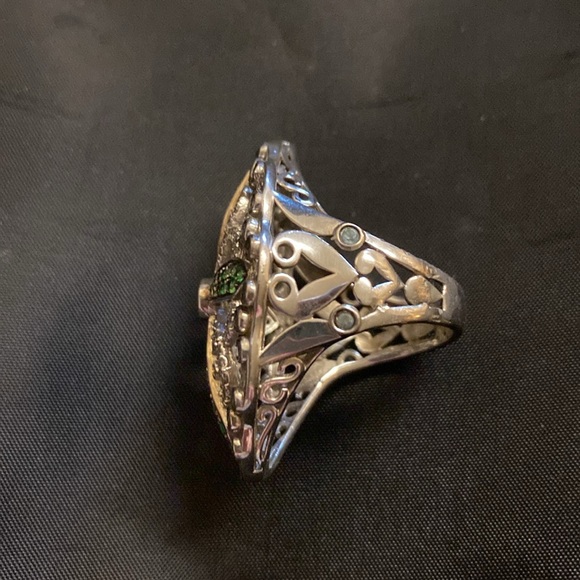Tsavorite garnet and white Zircon cross statement ring - Picture 5 of 6